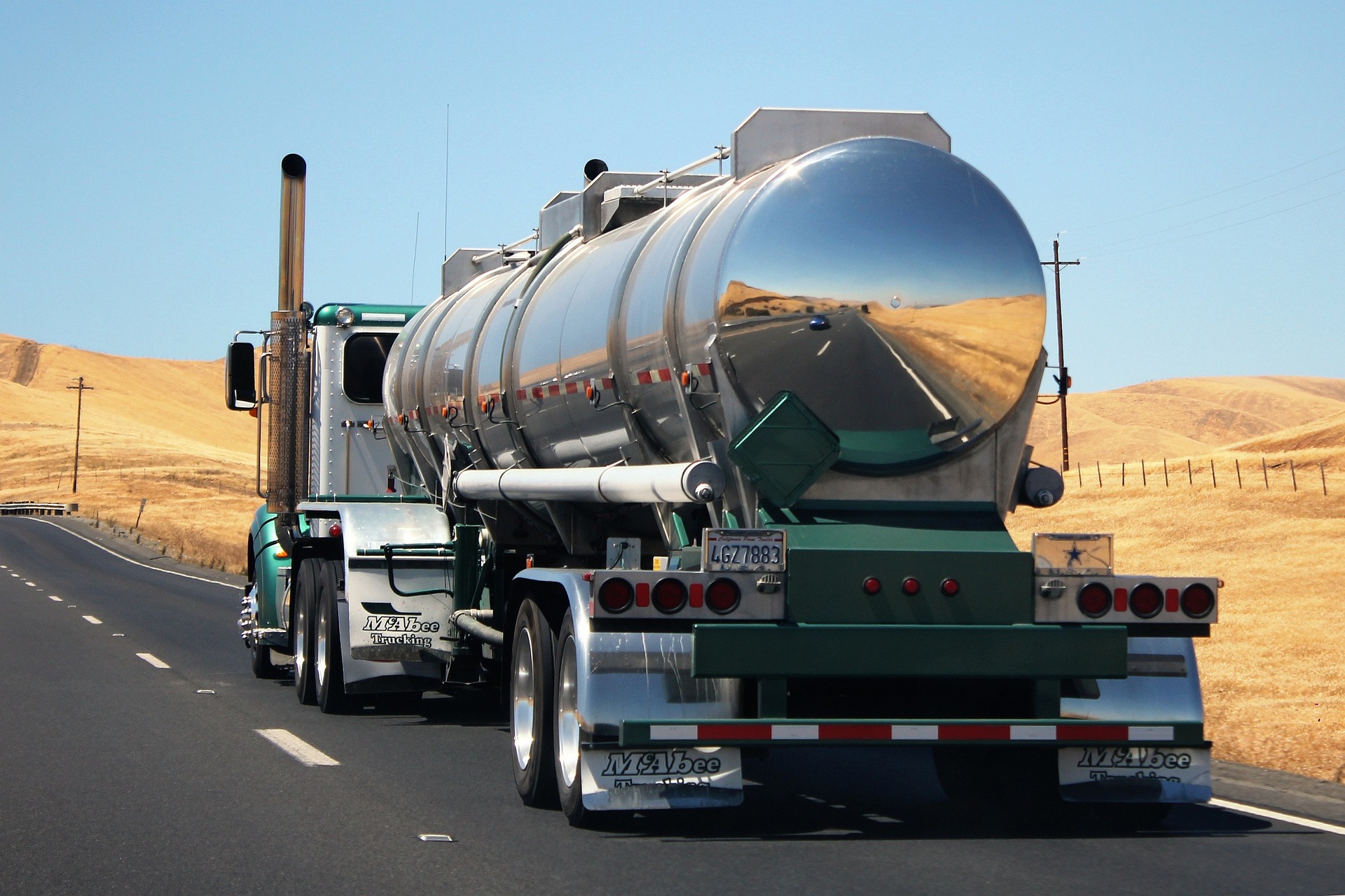 truck-1181063_1920.jpg
